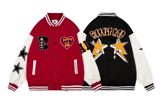 André | Varsity Jacket Homem com Patches Estilo Universitário