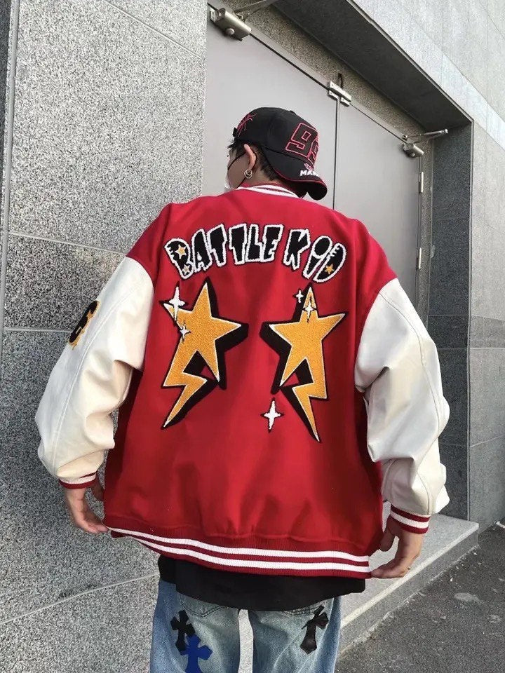 André | Varsity Jacket Homem com Patches Estilo Universitário