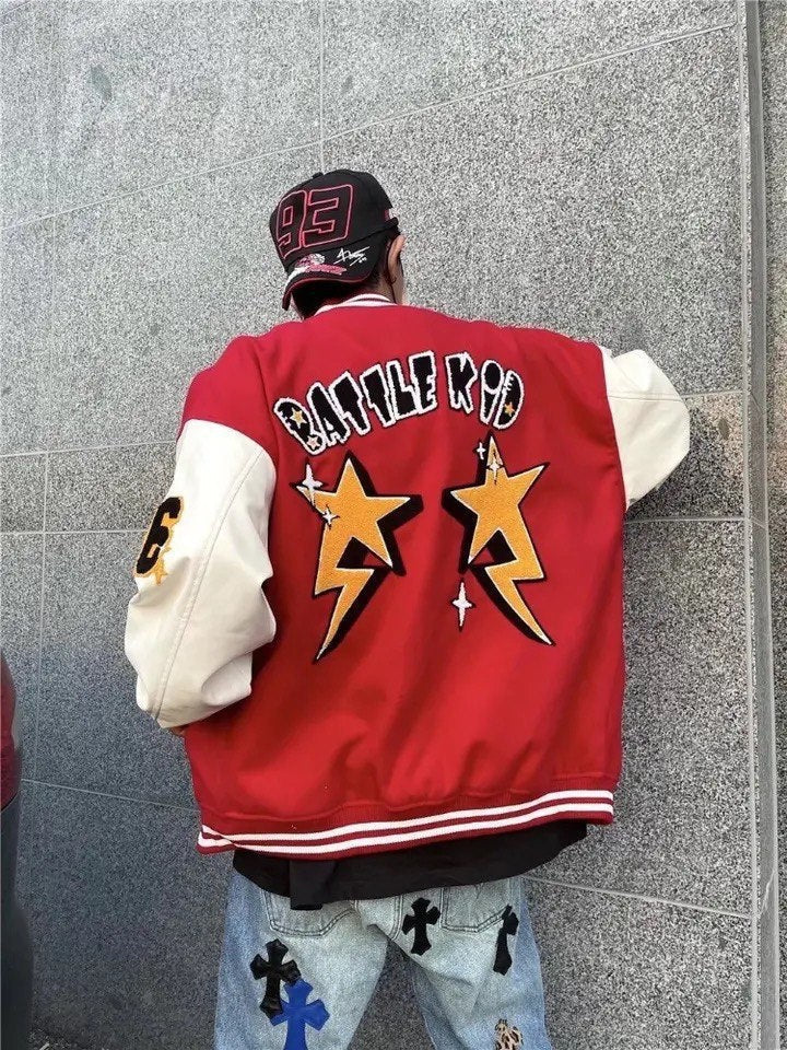 André | Varsity Jacket Homem com Patches Estilo Universitário