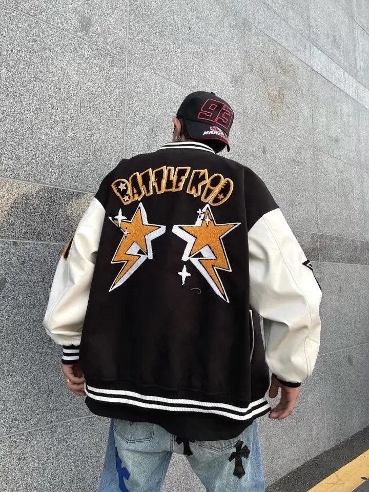 André | Varsity Jacket Homem com Patches Estilo Universitário