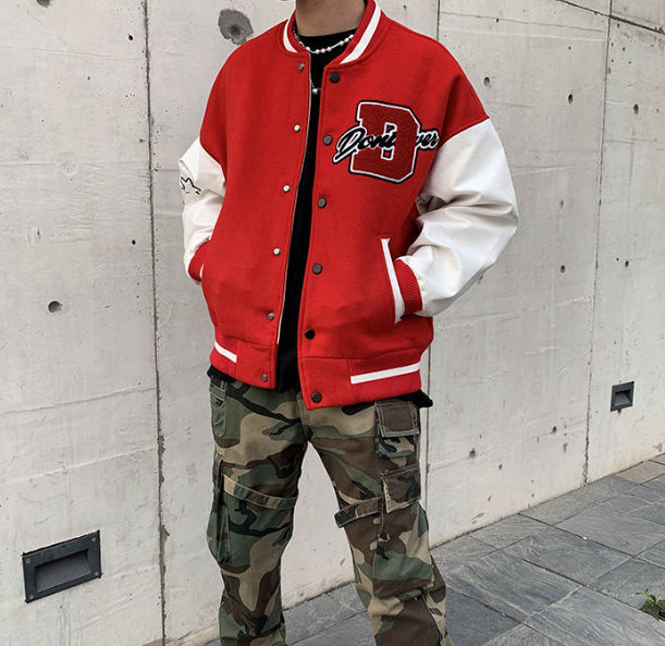 André | Varsity Jacket Homem com Patches Estilo Universitário