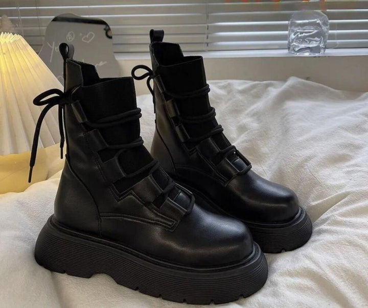Botas Militares Mulher Plataforma com Atacadores e Fivelas