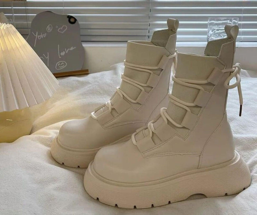 Botas Militares Mulher Plataforma com Atacadores e Fivelas