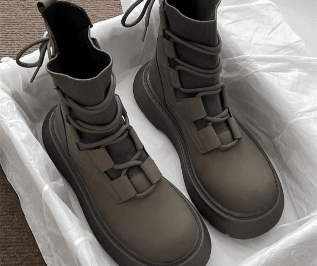 Botas Militares Mulher Plataforma com Atacadores e Fivelas