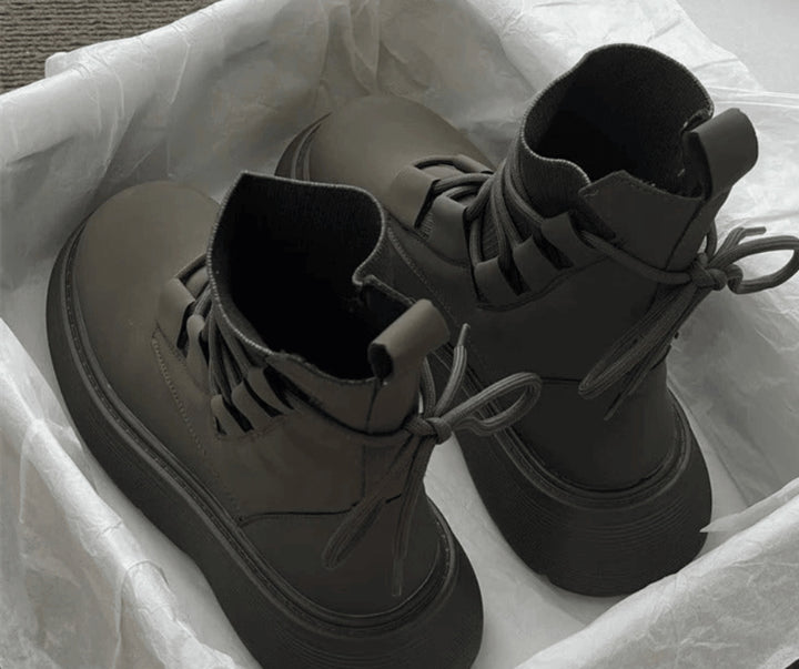Botas Militares Mulher Plataforma com Atacadores e Fivelas