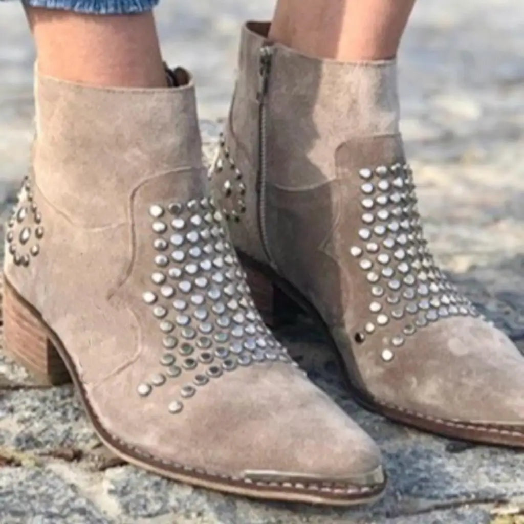 Bruna | Botins de Camurça com Tachas Mulher Bico Fino