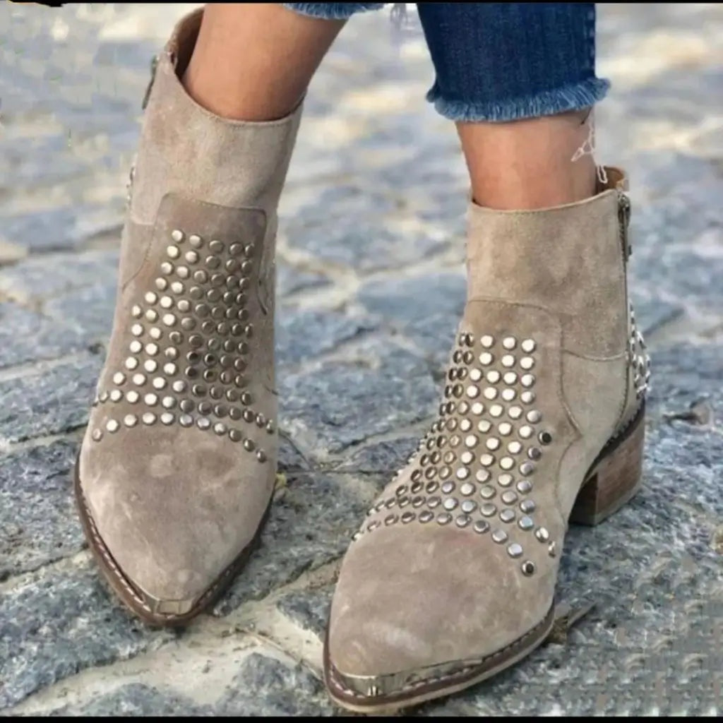 Bruna | Botins de Camurça com Tachas Mulher Bico Fino