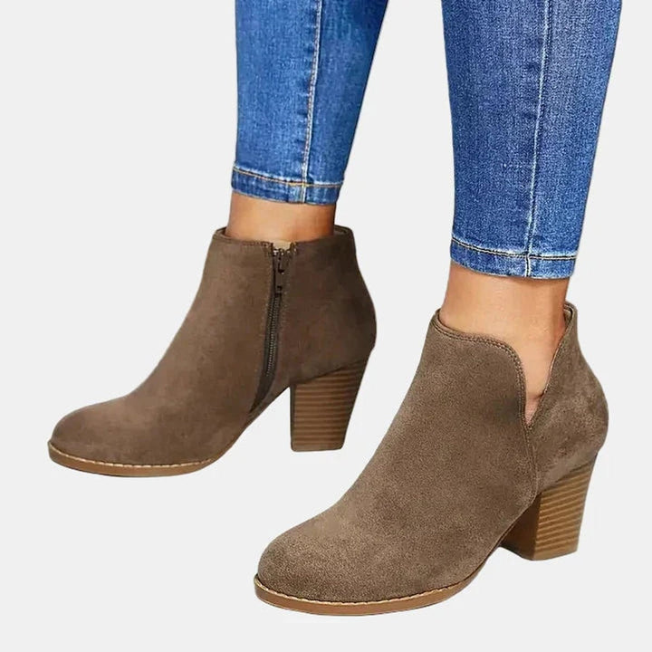 Carla | Botins de Camurça Mulher Salto Bloco com Fecho Lateral
