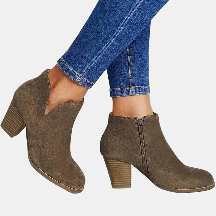 Carla | Botins de Camurça Mulher Salto Bloco com Fecho Lateral