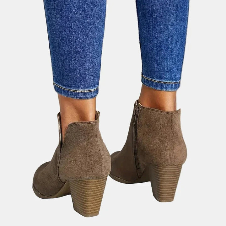 Carla | Botins de Camurça Mulher Salto Bloco com Fecho Lateral