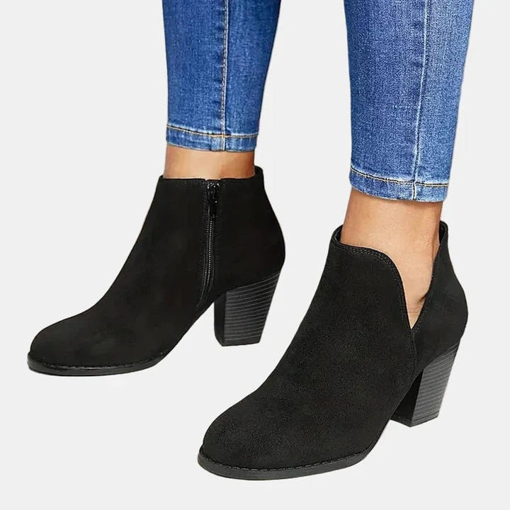 Carla | Botins de Camurça Mulher Salto Bloco com Fecho Lateral