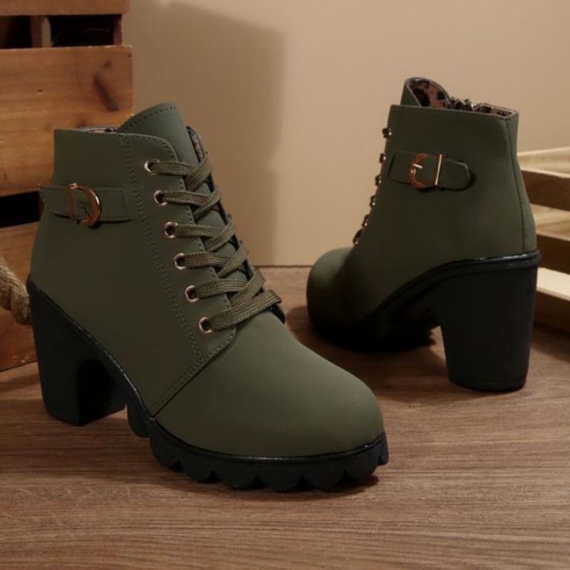 Constança | Botins Mulher Salto Chunky Atacadores Fivela Metálica