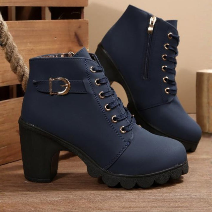 Constança | Botins Mulher Salto Chunky Atacadores Fivela Metálica