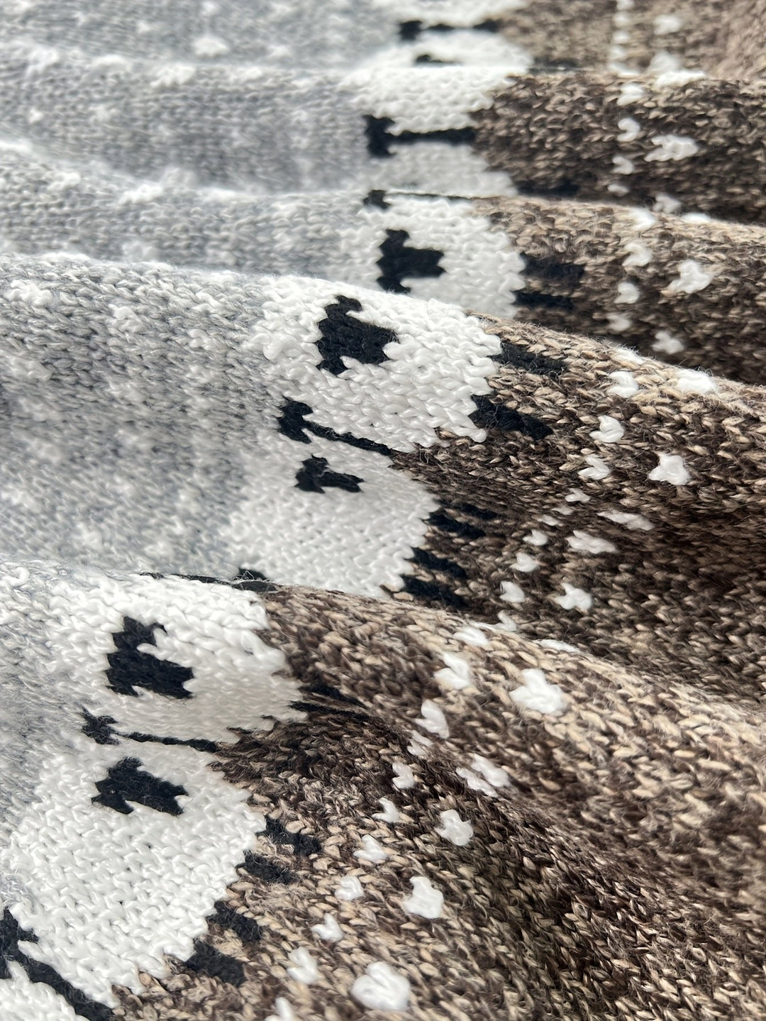 Constança | Camisola de Lã Mulher Padrão Jacquard Ovelhas