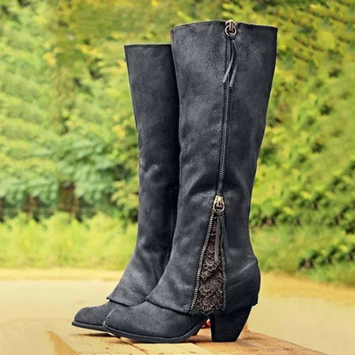 Daniela | Botas Chelsea Cano Alto Mulher Salto Bloco com Renda