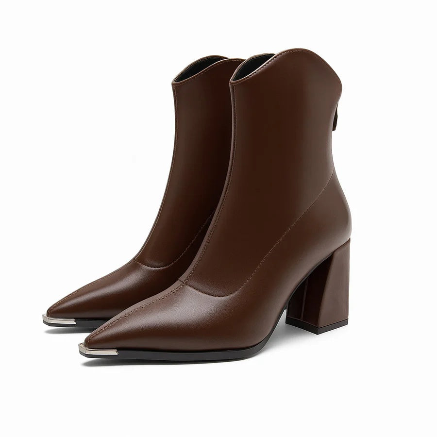 Leonor | Chelsea Boots de Couro Mulher Salto Bloco Bico Metálico