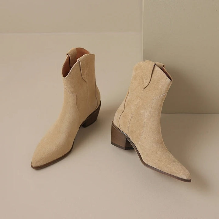 Lúcia | Botins Cowboy de Camurça Mulher Bico Fino Salto Bloco