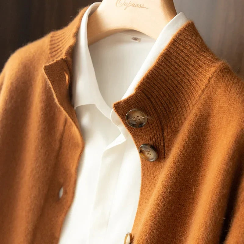 Lúcia | Cardigan de Lã Mulher Gola Meia-Alta com Botões