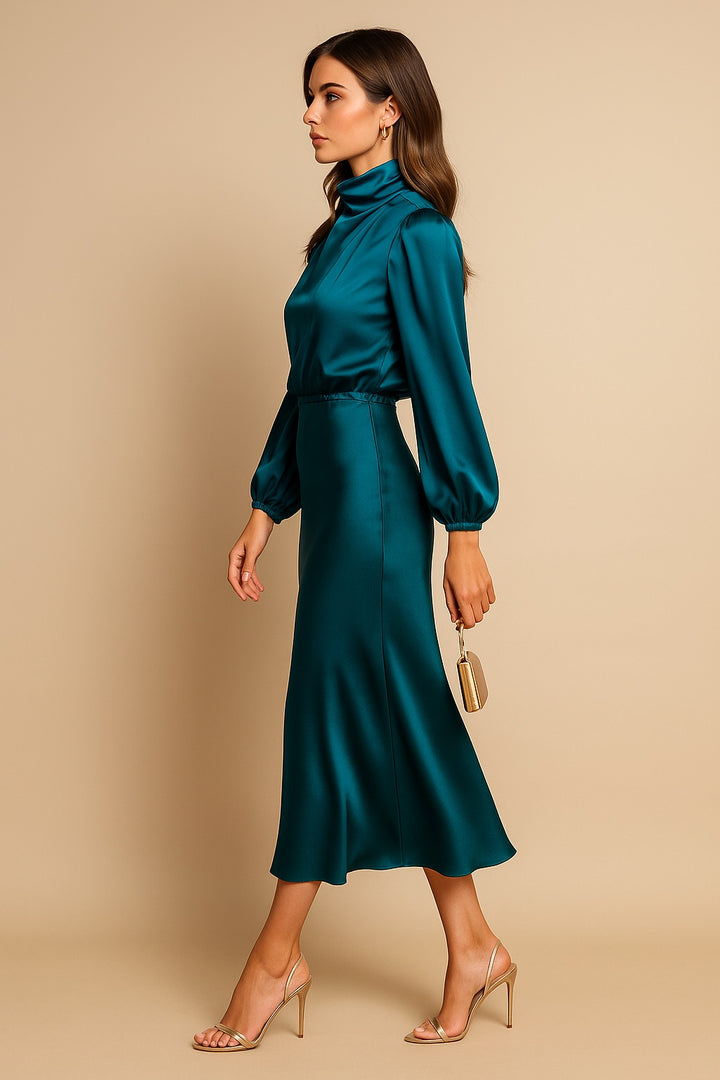 Mariana | Vestido Midi de Cetim Manga Longa Mulher Gola Alta