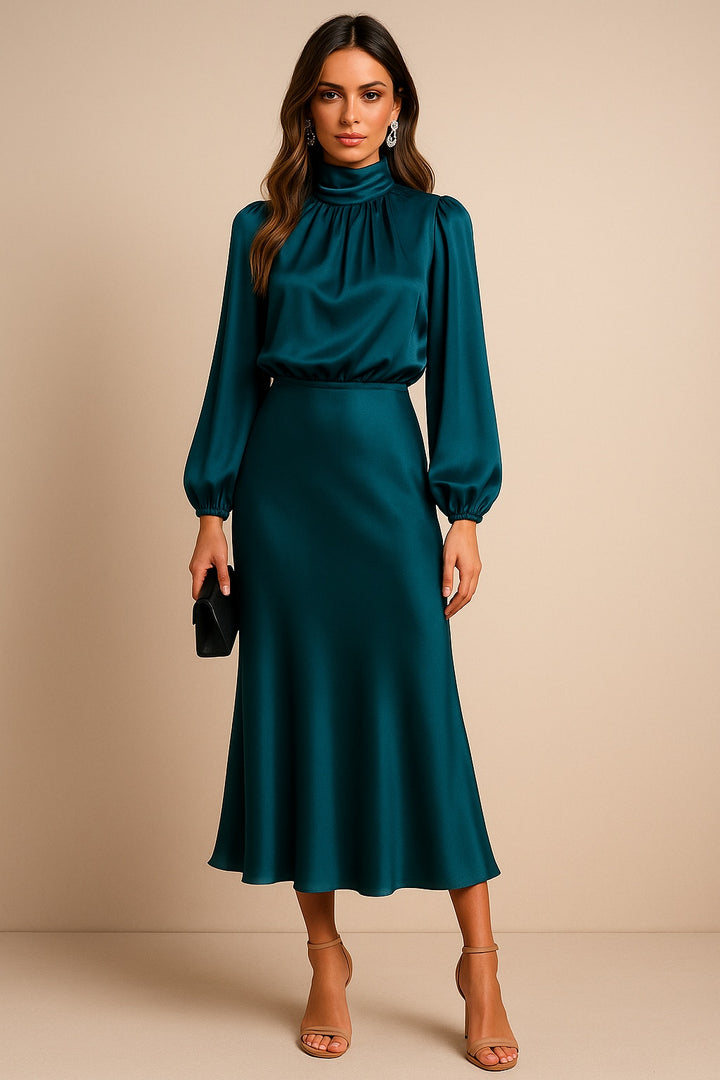 Mariana | Vestido Midi de Cetim Manga Longa Mulher Gola Alta