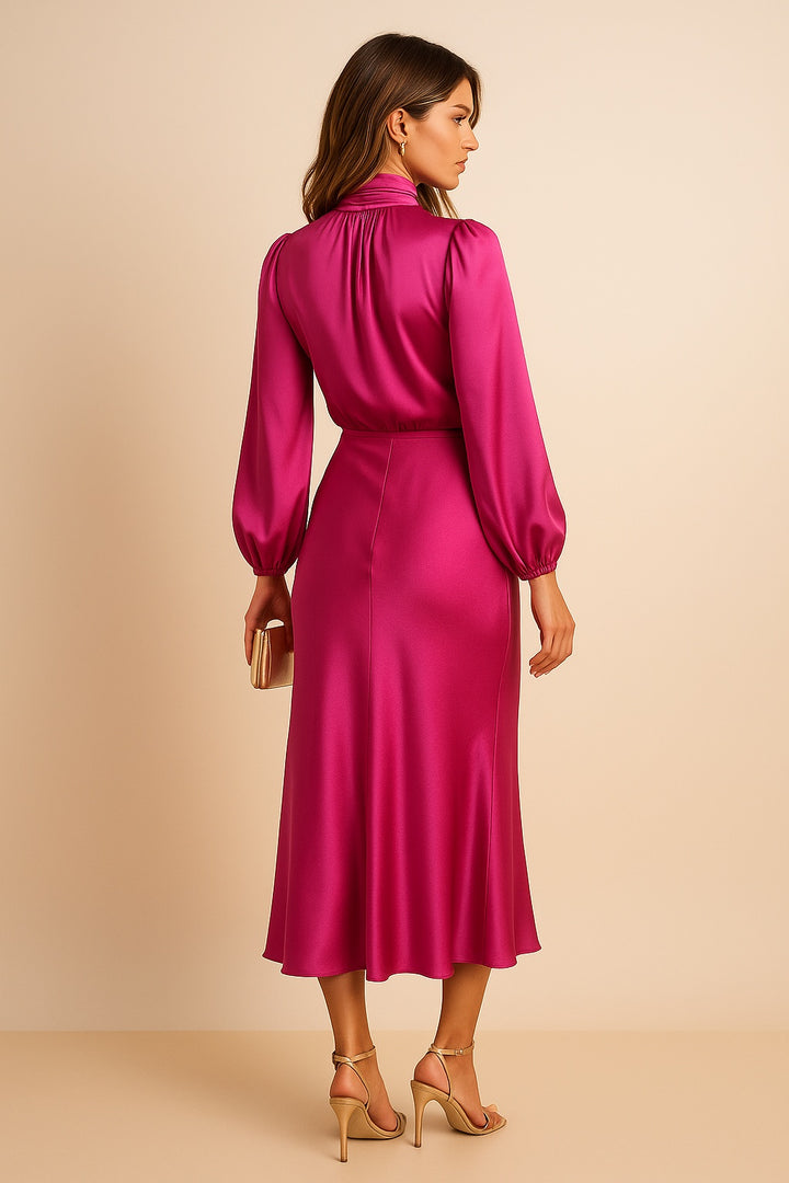 Mariana | Vestido Midi de Cetim Manga Longa Mulher Gola Alta