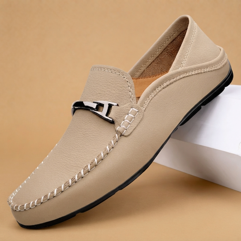 Mocassins de Couro Homem com Detalhe em Metal