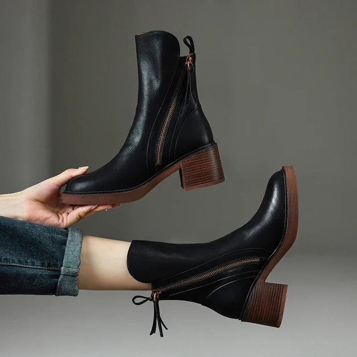 Mónica | Botins de Couro Vegano Mulher Salto Bloco Fecho Lateral