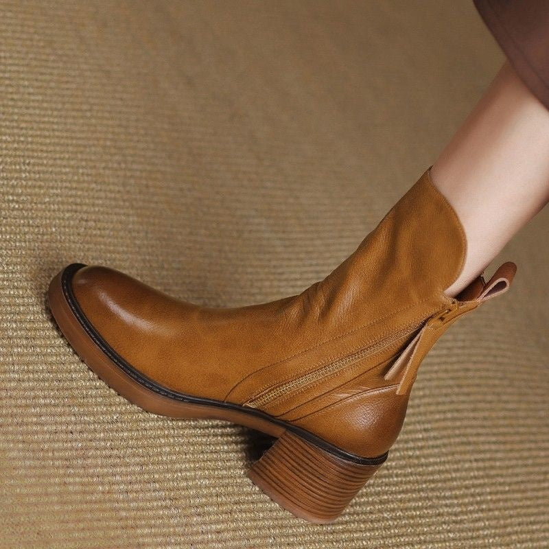 Mónica | Botins de Couro Vegano Mulher Salto Bloco Fecho Lateral