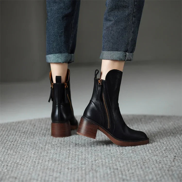 Mónica | Botins de Couro Vegano Mulher Salto Bloco Fecho Lateral