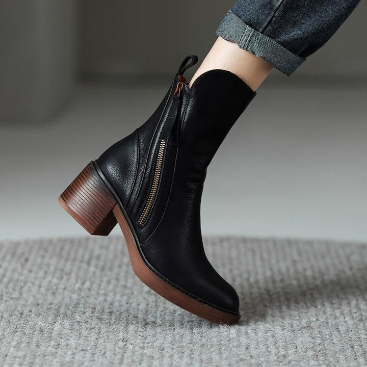 Mónica | Botins de Couro Vegano Mulher Salto Bloco Fecho Lateral
