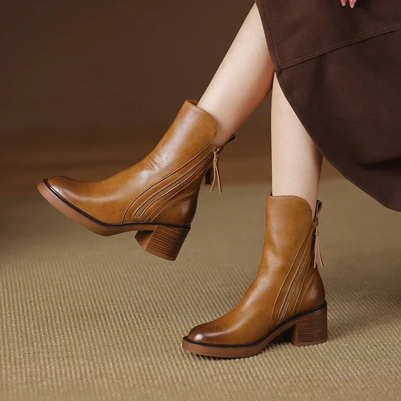 Mónica | Botins de Couro Vegano Mulher Salto Bloco Fecho Lateral
