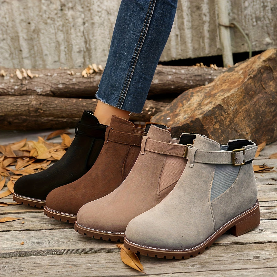 Mónica | Chelsea Boots de Camurça Mulher Salto Bloco Fivela