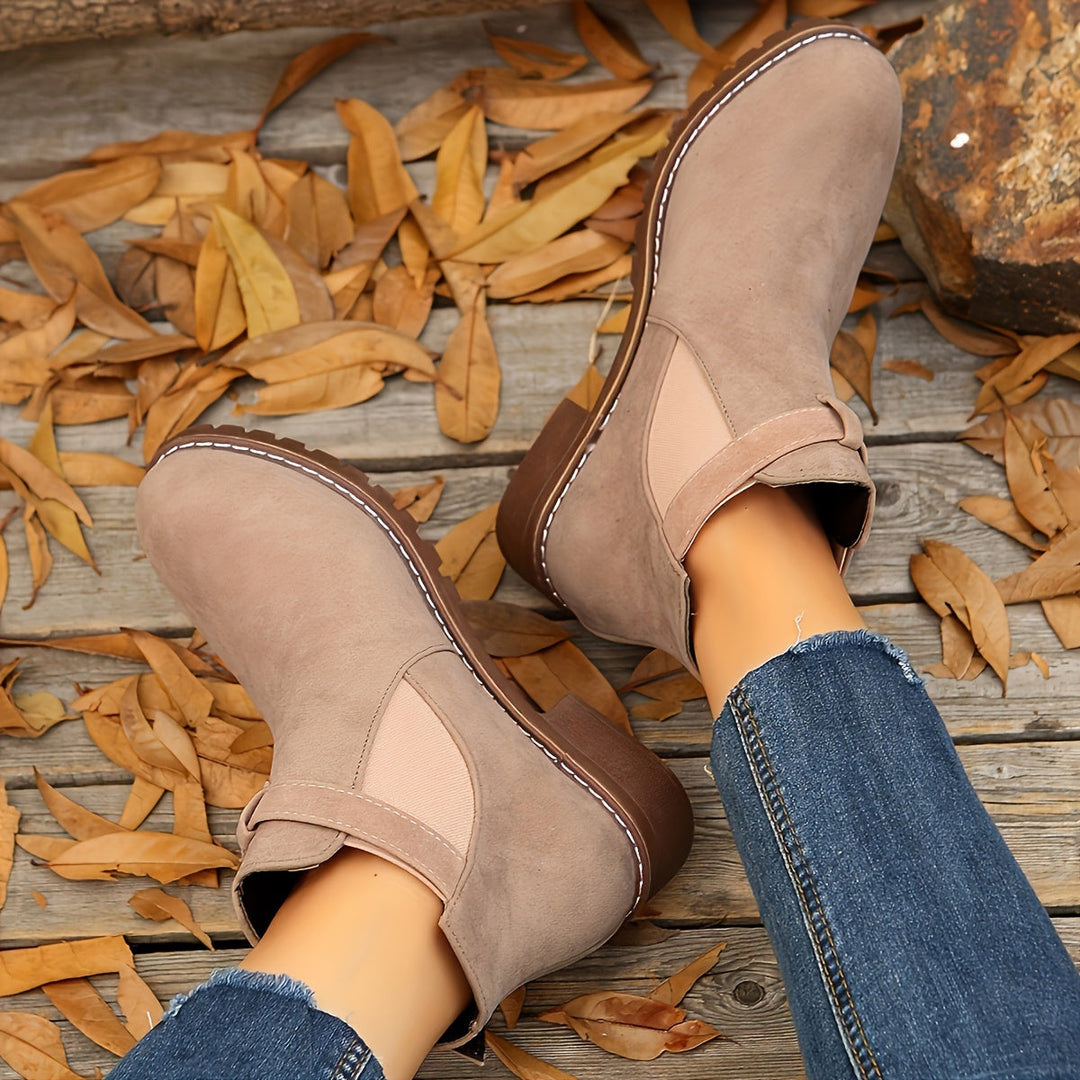 Mónica | Chelsea Boots de Camurça Mulher Salto Bloco Fivela