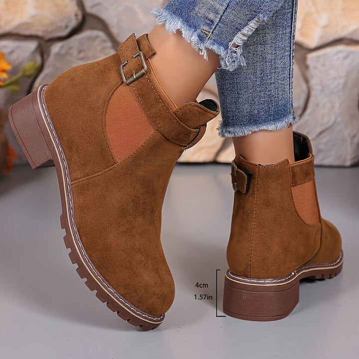 Mónica | Chelsea Boots de Camurça Mulher Salto Bloco Fivela