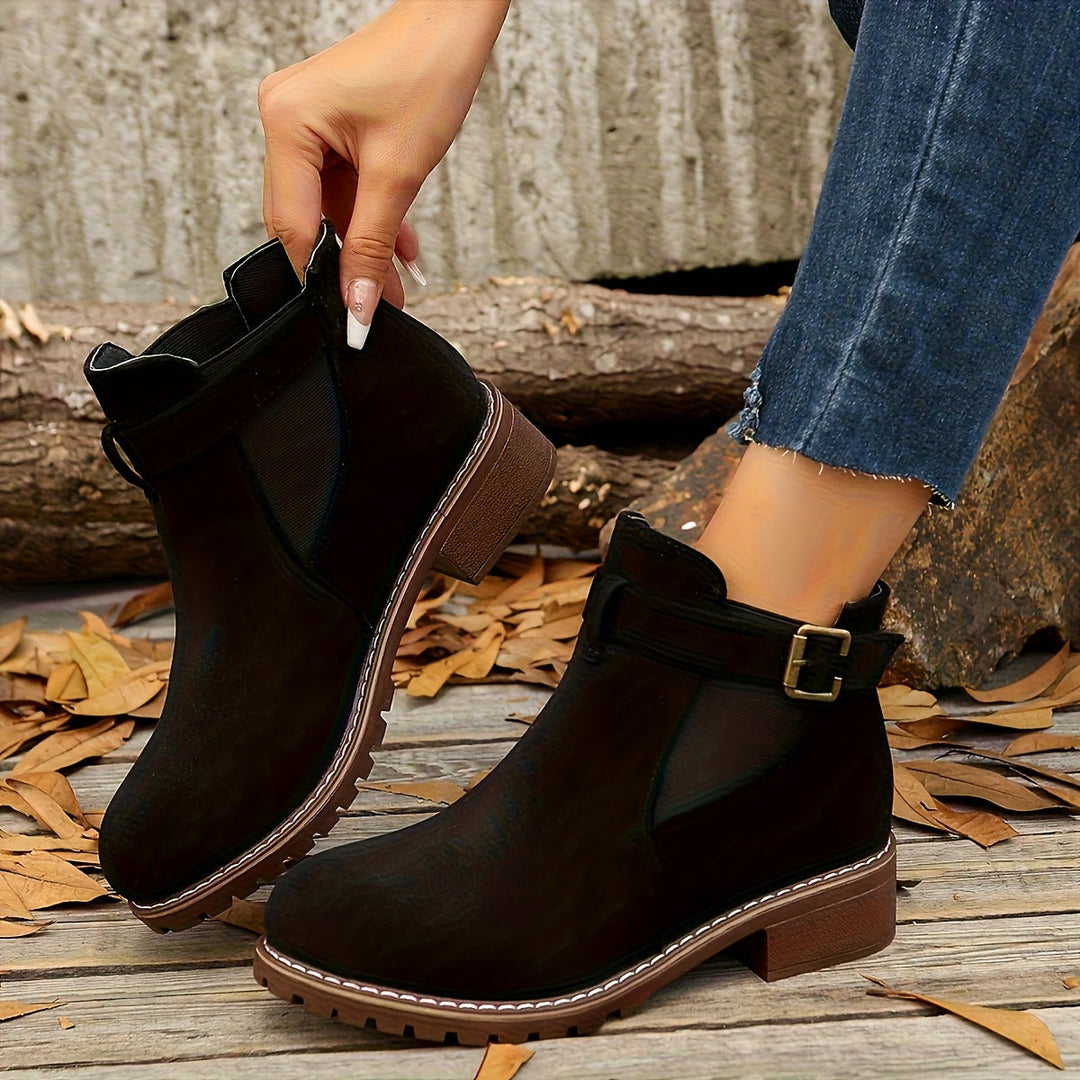 Mónica | Chelsea Boots de Camurça Mulher Salto Bloco Fivela