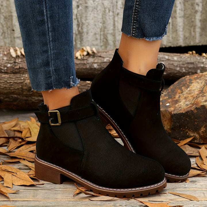 Mónica | Chelsea Boots de Camurça Mulher Salto Bloco Fivela