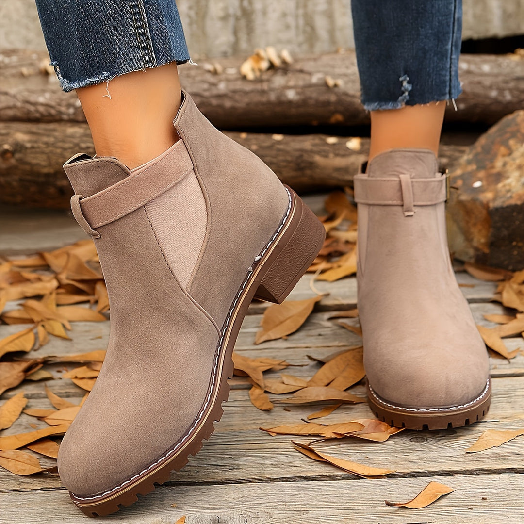Mónica | Chelsea Boots de Camurça Mulher Salto Bloco Fivela