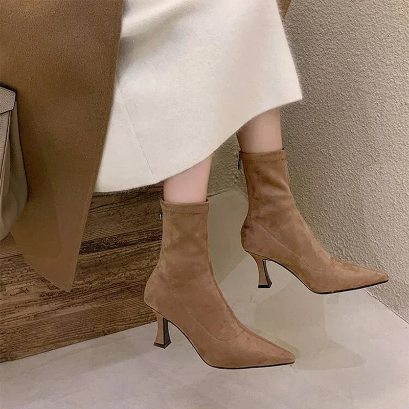 Patrícia | Botins de Camurça Mulher Salto Alto Bico Fino