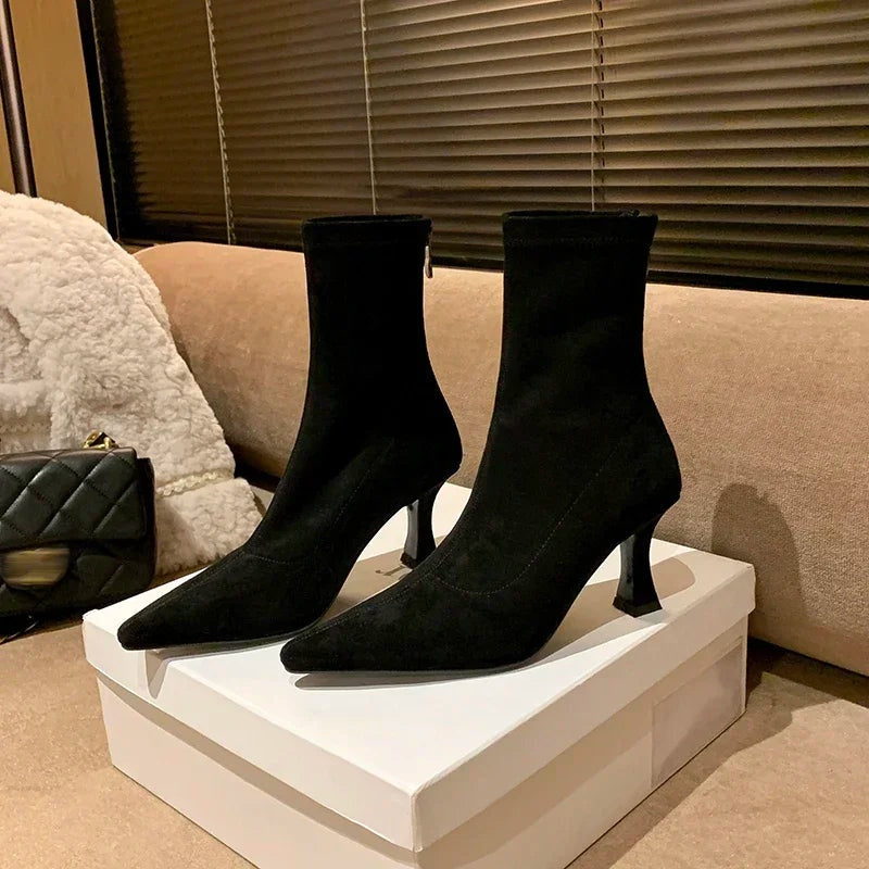 Patrícia | Botins de Camurça Mulher Salto Alto Bico Fino