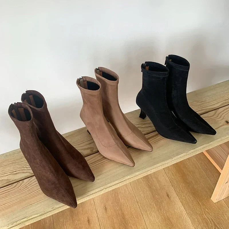 Patrícia | Botins de Camurça Mulher Salto Alto Bico Fino
