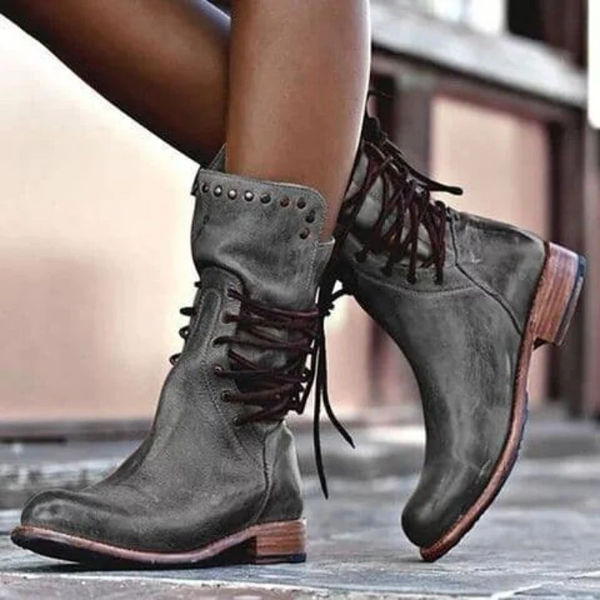 Raquel | Botas de Pele Mulher Rasas com Atacadores Rebites
