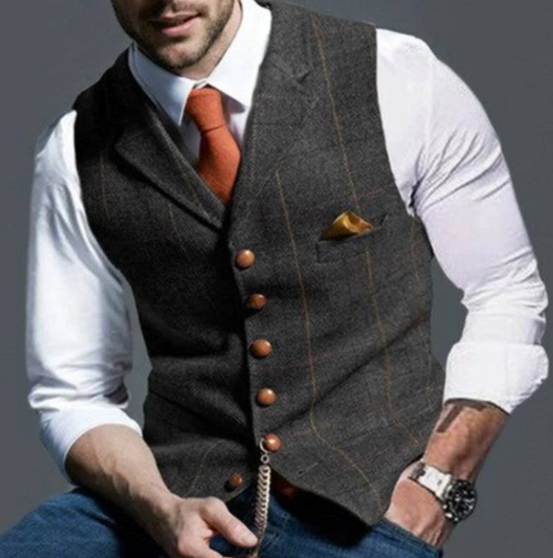 Rodrigo | Colete Homem Xadrez Elegante com Lapela e Corrente