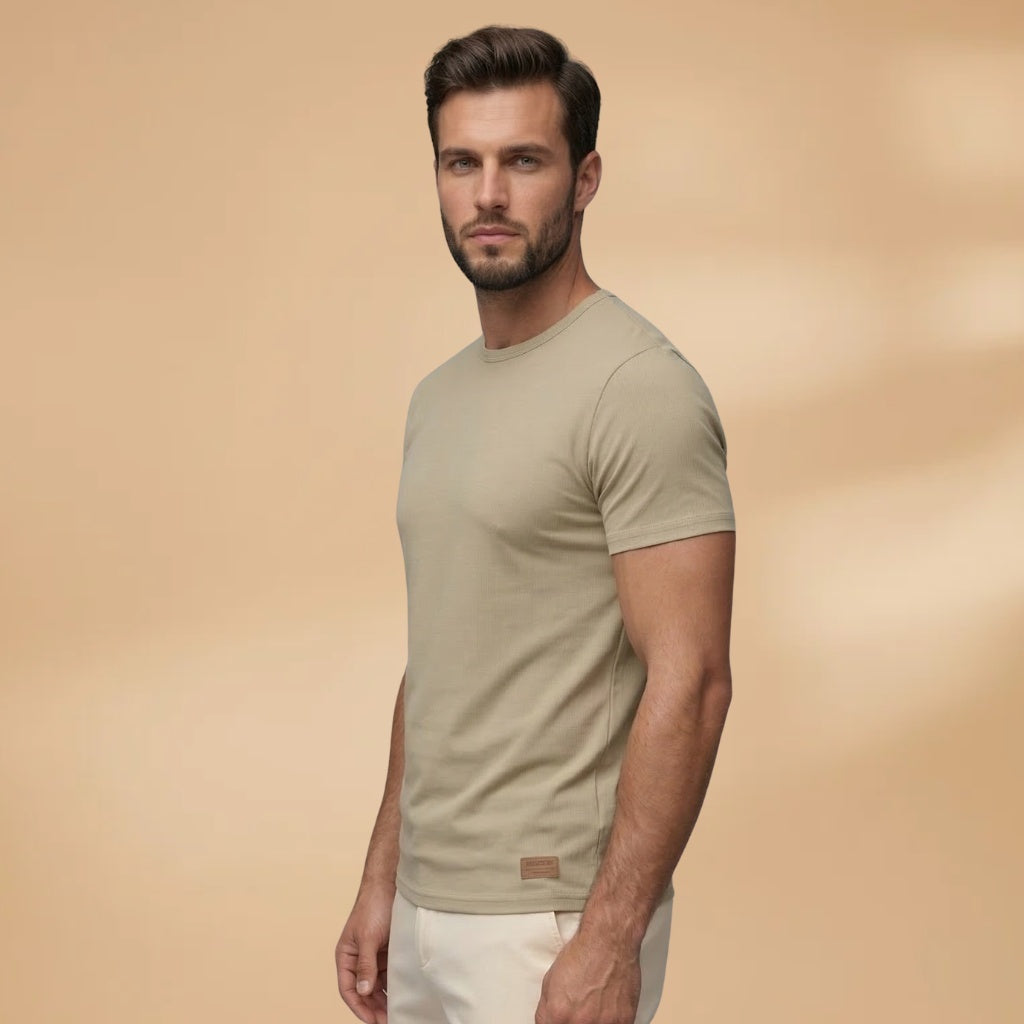 João | T-Shirt Básica Manga Curta Homem Gola Redonda