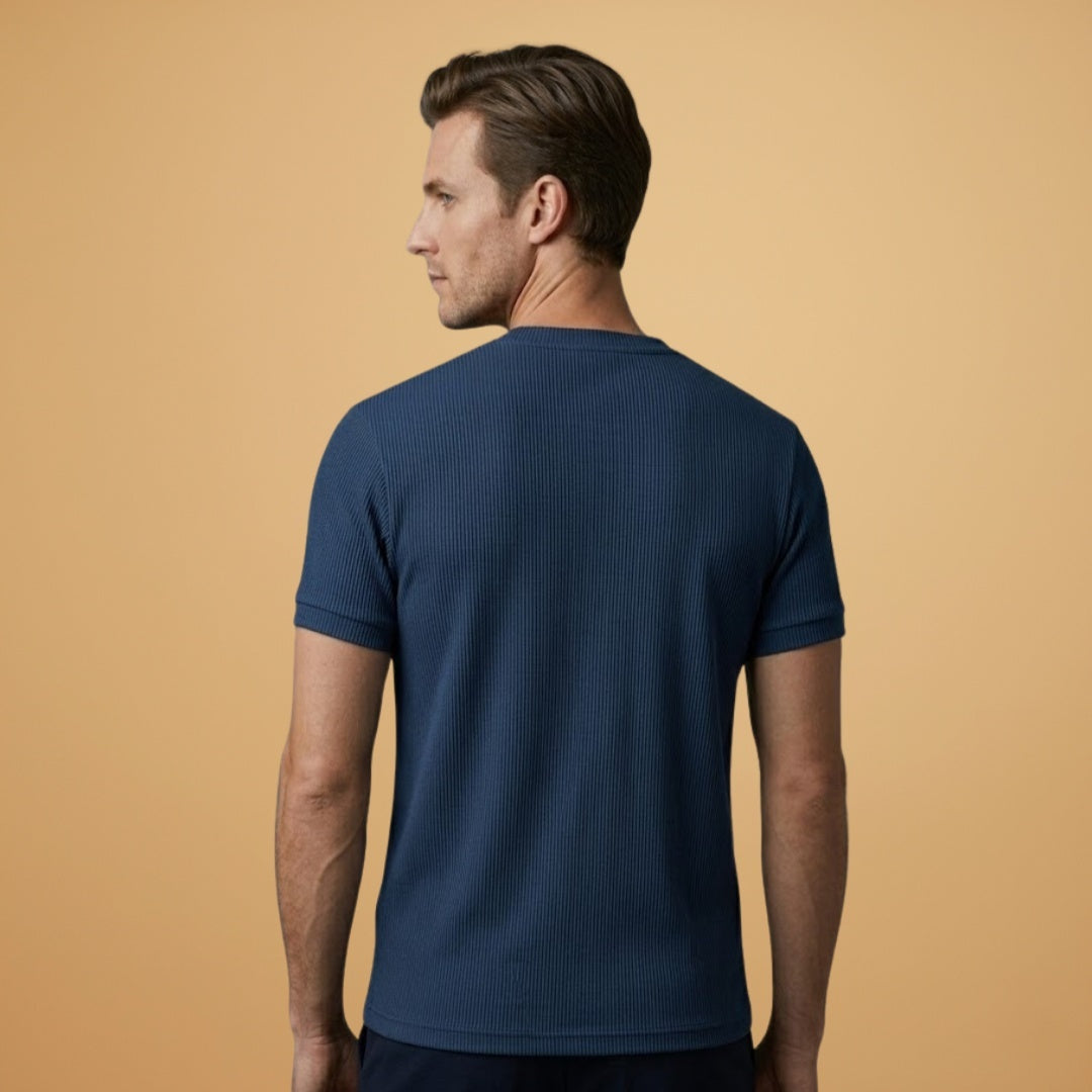 Lourenço | T-Shirt Decote V Texturizada Homem Manga Curta