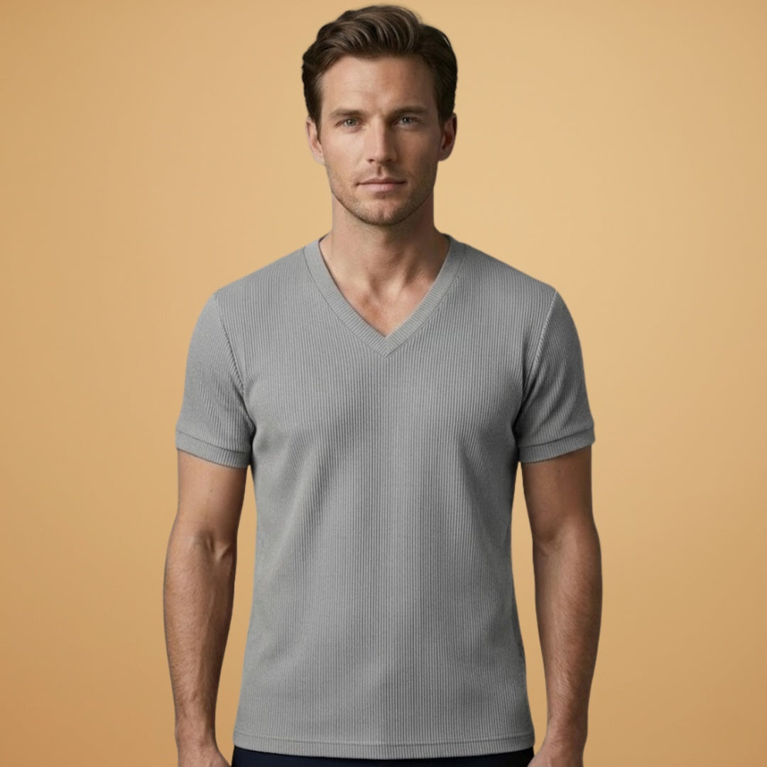 Lourenço | T-Shirt Decote V Texturizada Homem Manga Curta