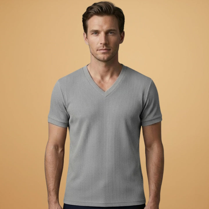 Lourenço | T-Shirt Decote V Texturizada Homem Manga Curta
