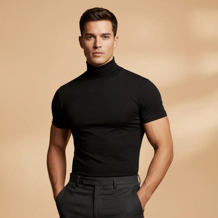 Tomás | T-Shirt Gola Alta Ajustada Homem Manga Curta