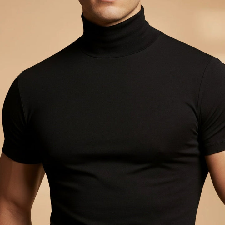 Tomás | T-Shirt Gola Alta Ajustada Homem Manga Curta