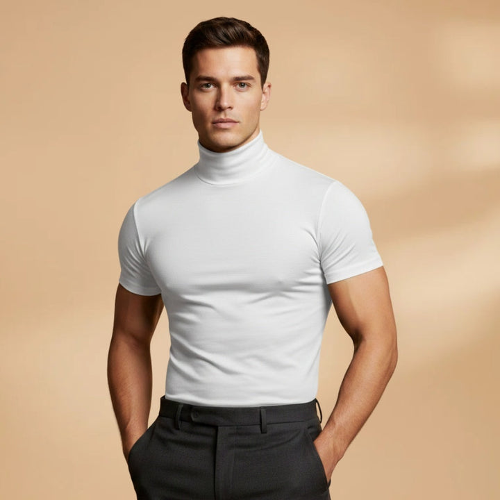 Tomás | T-Shirt Gola Alta Ajustada Homem Manga Curta