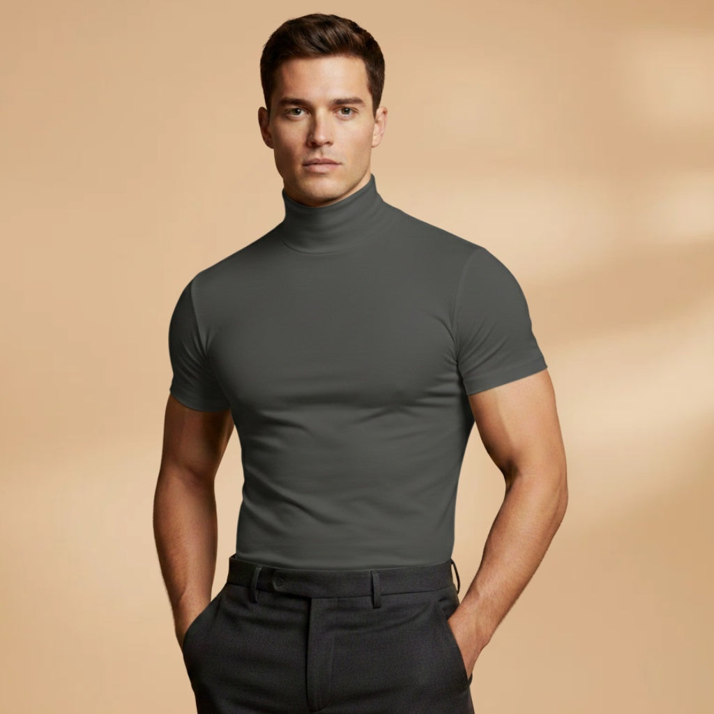 Tomás | T-Shirt Gola Alta Ajustada Homem Manga Curta